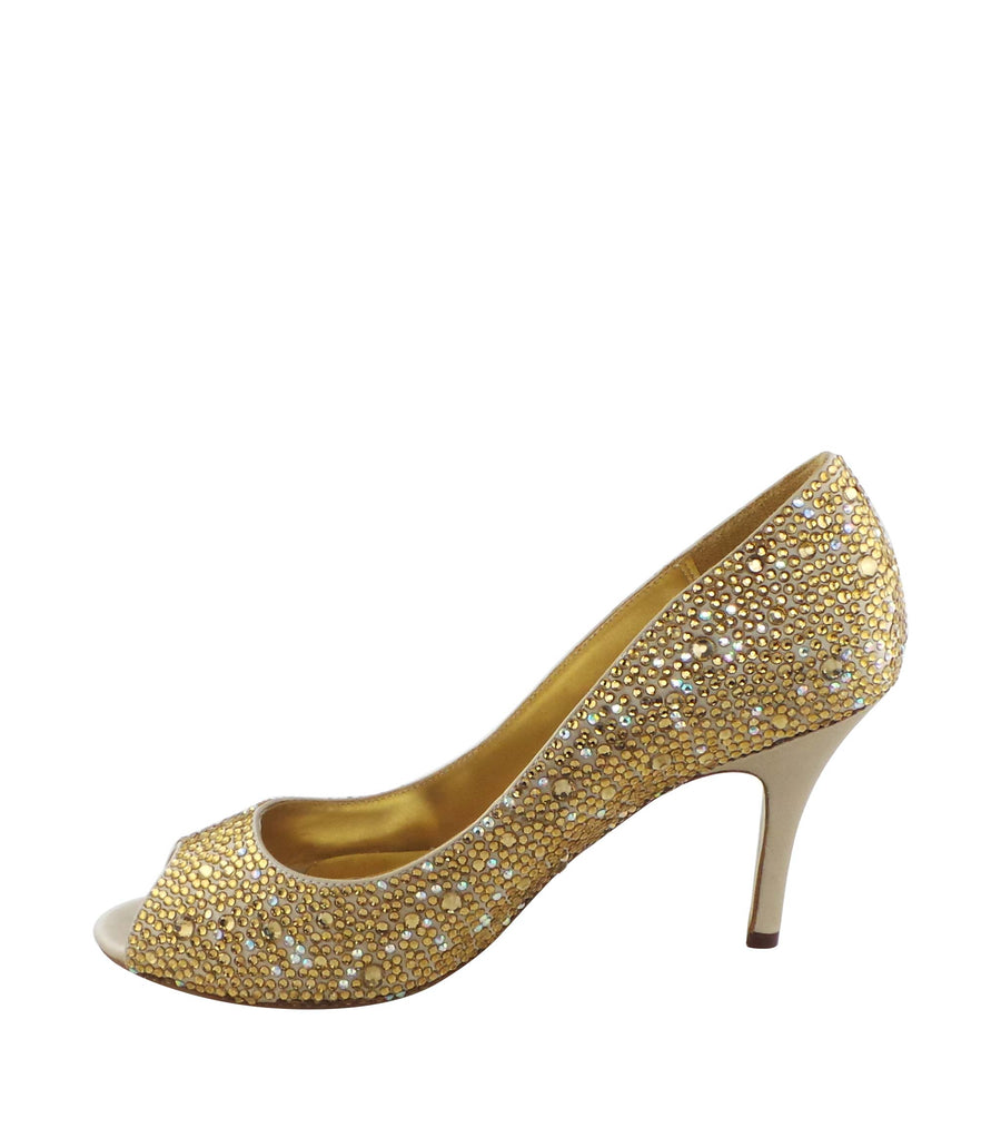 Champagne Benjamin Adams Oslo evening shoes are a toned down version of the vampy platform styles. The Oslo is a gorgeous peep toe pump with crystals encrusted all over. The moderate 3 1/4" heel gives you a bit of height while still preserving comfort.